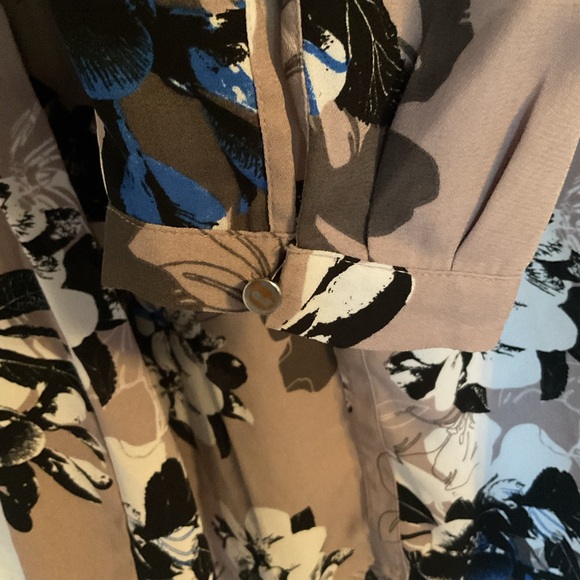 Jennifer Lopez Floral Blouse in Gray, Black, and Blue - Picture 6 of 6